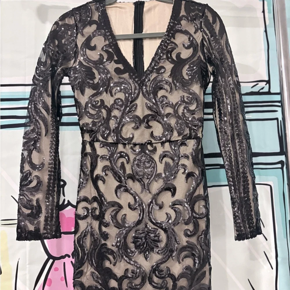 Elegant Black Sequin Dress - Picture 2 of 3